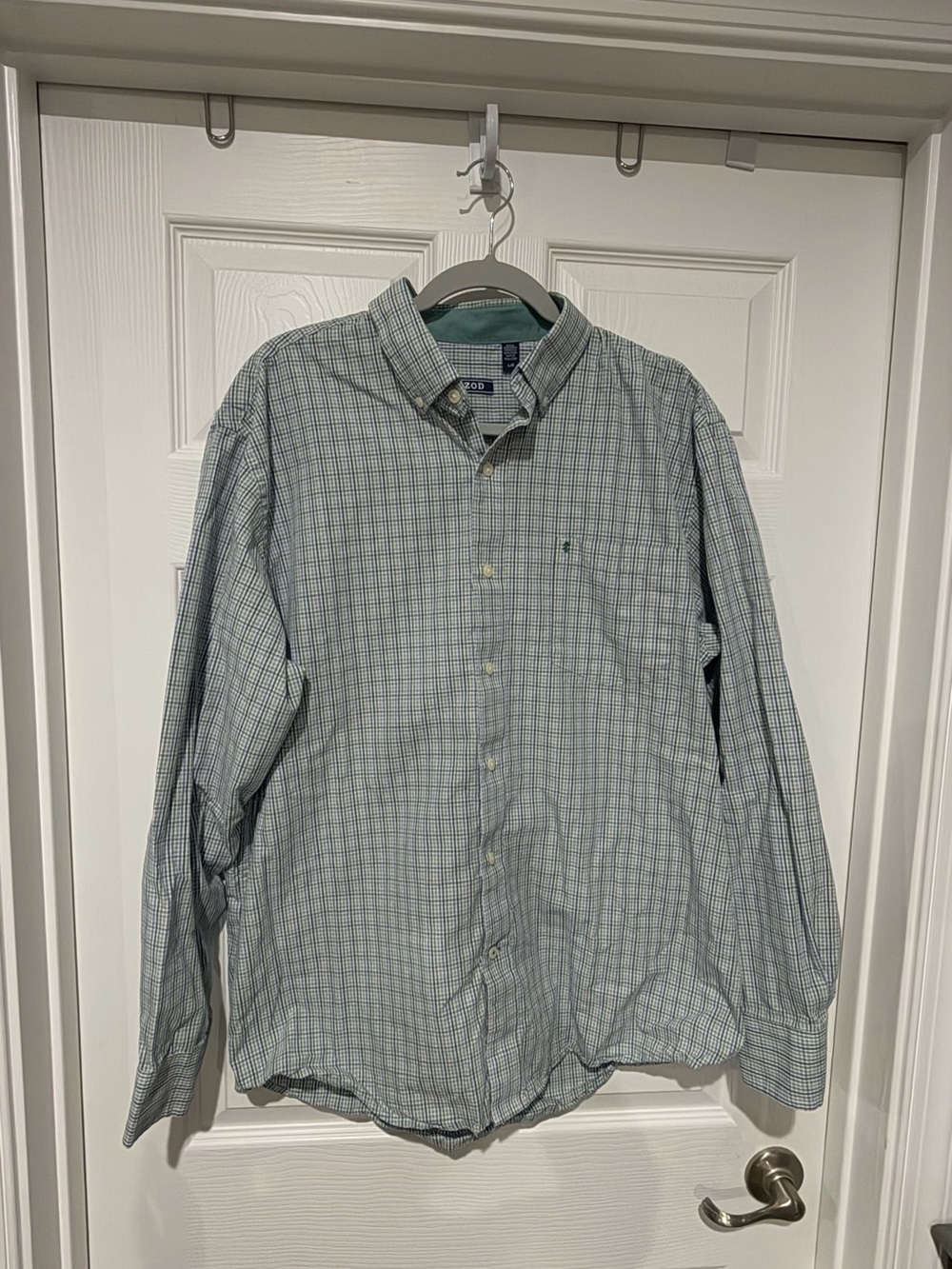 Izod Men's Green and White Plaid Button-Down Shirt